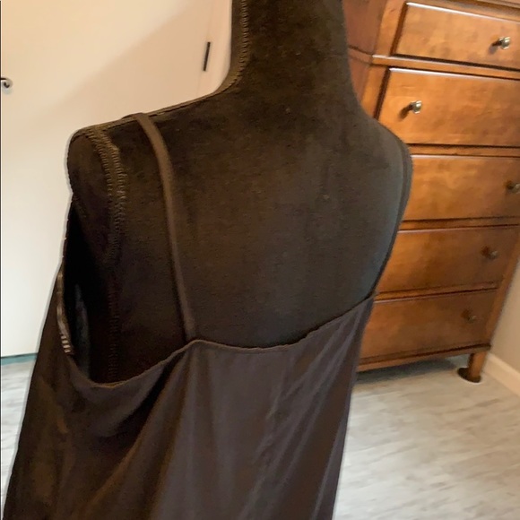 Black tank top - Picture 3 of 3